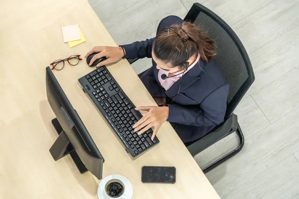 Business people wearing headset shot from top view — Stock Photo, Image