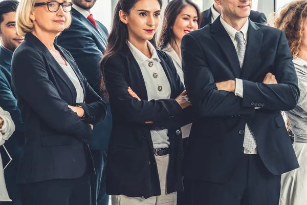 Gente de negocios exitosa de pie juntos — Foto de Stock