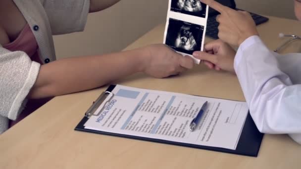 医院的孕妇和妇科医生医生 — 图库视频影像