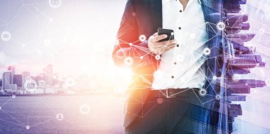 Modern yaratıcı iletişim ve internet ağı akıllı şehirde birleşir