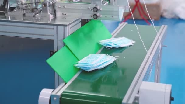 Gezichtsmasker productielijn in moderne fabriek — Stockvideo