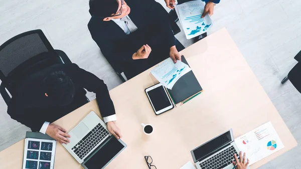 Affärsmän grupp möte skjuten från toppen vy — Stockfoto