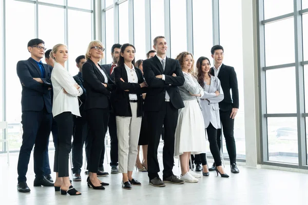 Gente de negocios exitosa de pie juntos — Foto de Stock