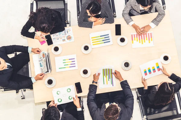 Zakenmensen groep vergadering schot van bovenaf bekijken — Stockfoto