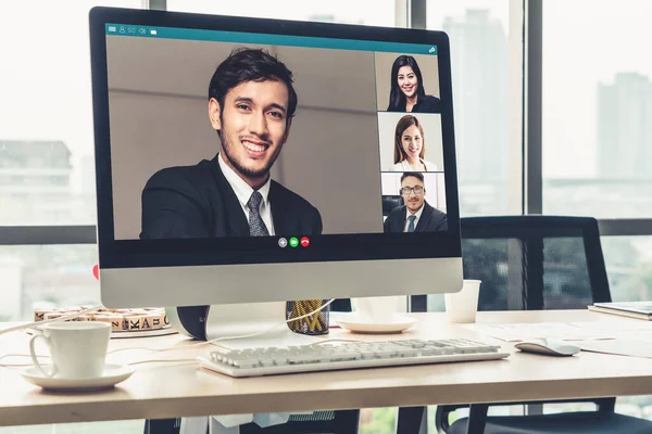 Reunião de pessoas de negócios de chamadas de vídeo em local de trabalho virtual ou escritório remoto — Fotografia de Stock