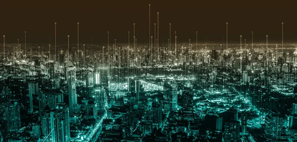 La comunicación creativa moderna y la red de Internet se conectan en la ciudad inteligente — Foto de Stock