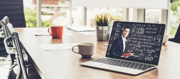 Öğrenci ve Üniversite Konsepti için E-öğrenim ve Çevrimiçi Eğitim.