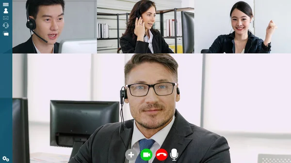 Treffen der Geschäftsleute in Videokonferenz — Stockfoto