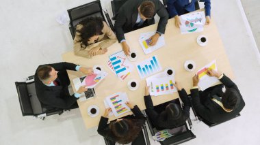 İş adamları grup toplantısı yukarıdan çekiliyor