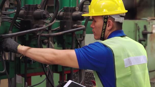 Smart factory worker using machine in factory workshop — Stock Video