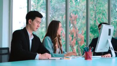 Grup toplantısında kızgın iş adamı anlaşmazlığı sorunu