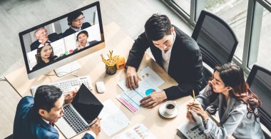 Sanal işyerinde ya da ücra bir ofiste grup iş adamları buluşması