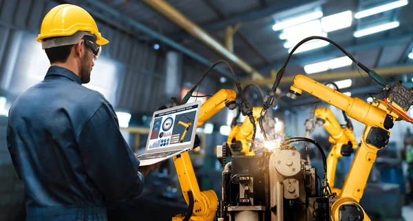 デジタル工場生産技術のためのスマート産業ロボットアーム — ストック写真