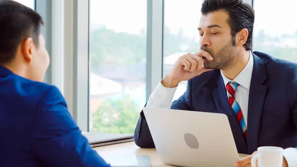 Werkzoekende in sollicitatiegesprek met manager — Stockfoto