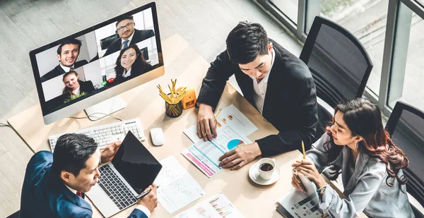 Skupina videohovorů business people meeting na virtuálním pracovišti nebo vzdálené kanceláři — Stock fotografie