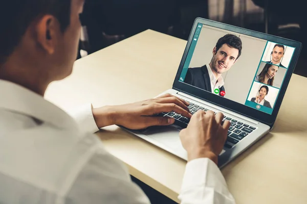Videollamada reunión de gente de negocios en el lugar de trabajo virtual u oficina remota — Foto de Stock