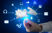 Technologie cloud computingu a ukládání dat online pro globální sdílení dat.