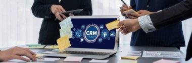 CRM işletme ve işletme için canlı bilgisayarda müşteri ilişkileri yönetim sistemi