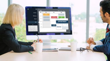 İnternet sitesindeki modish regrition için çevrimiçi aplikasyon rezervasyon takvimi