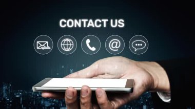 E- posta, web, telefon ve mesaj simgelerini gösteren UI konsepti. İletişim ve destek simgeleri iş iletişimini düzene sokmaya ve müşteri iletişim deneyimini geliştirmeye yardımcı olur. Muxer