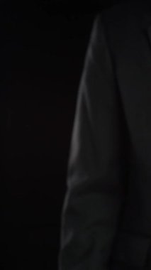 İşadamı, ticari kar artışının gelecekteki hedefe arttığını gösteren imalı bir tablo çizdi. Şirket işlerinin yükselmesi için mükemmel bir mali durum. Finans ve para teknolojisi .