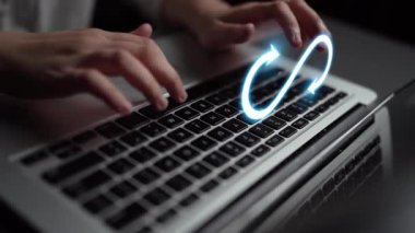 Sonsuzluk konsepti, sınırsız iş potansiyeli, yenilik fırsatları, ileri görüşlü strateji ve yaratıcı büyüme ve gelecekteki gelişim için sonsuz olanakları kucaklamak. Muxer