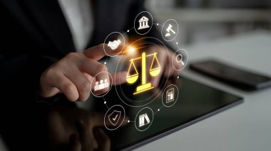 Adalet sistemi yasal yönetim ve adalet sağlar. Adalet sistemi hakları korur, sistem kanunları uygular, adalet düzeni sağlar ve adalet sistemi karar verir. Latch