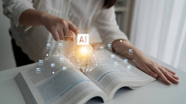 Yapay zekayı beyin yapısı, çip ve bağlı veri bloklarını hesaplama ve öğrenme için görselleştiren yapay zeka ve veri işleme sistemi