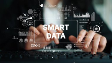 Smart Data Overlay ve Dijital Graphics for Technology and Analytics Concepts ile Eller Klavyede Yazıyor. Asemptotik akıllı veri analitiği.