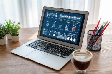 Pazarlama stratejisi planlaması için modem yazılım bilgisayarında müşteri memnuniyeti ve değerlendirme analizi