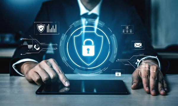 Siber güvenlik, güçlü altyapı ve proaktif dijital savunma stratejileri kullanarak güvenlik ihlalleri, hacklemeler ve ağ saldırılarına karşı korur. Kefil