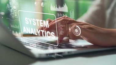 Modern Ofis Ortamı 'nda Sistem Analitik Grafik Kaplaması ve Veri Görselleştirme Elementleri ile Dizüstü Bilgisayarda Yazan Eller. Asemptotik akıllı veri analitiği.