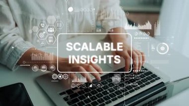 İş Büyümesi ve Başarı İçin Ölçeklenebilir Kavramları Gösteren Veri Analitik Grafikleri ile Dizüstü Bilgisayarda Yazan Eller. Asemptotik akıllı veri analitiği.
