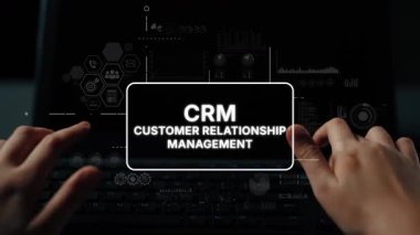 Verinin Görselleştirilmesi ve Bilgisayar Ekranında Kullanıcı Etkileşimi ile Yenilikçi Müşteri İlişkileri Yönetimi Konsepti. Asemptotik akıllı veri analitiği.