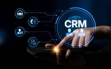 CRM platformları veri analizi, CRM iletişim araçları ve otomasyon yoluyla müşteri ilişkilerini geliştirir. CRM sistemleri müşteri yönetimi, izleme ve CRM ilişki başarısını destekler. Eğri