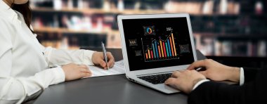 İş veri paneli, pazarlama stratejisi planlaması için iş zekası analizi sunar. Müşteri taleplerini analiz etmek ve iş dünyasının geleceğini önceden görmek için büyük veriler sunulur.