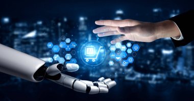 AI, müşteri davranışlarını analiz ederek, ürün lojistiğini düzene sokarak, pazarlama kampanyalarını optimize ederek ve stratejik dijital perakende operasyonlarını destekleyerek e-ticaret platformlarını otomatikleştirir.