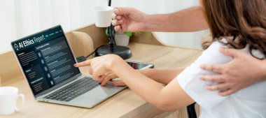 Yapay zeka etik standart hukuk ve bilgisayar ekranındaki kurallar yapay zeka etik şeffaflığının teknoloji suçunu önlediğine dair rapor sunuyor. canlı