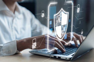 İş adamı siber güvenliğin özünü keşfeder. Siber koruma yöntemlerini, tehditleri derinlemesine araştır ve siber güvenlik duruşunu güçlendir. Siber Güvenlik Çağı EIDE 'de gezinmek için gerekli