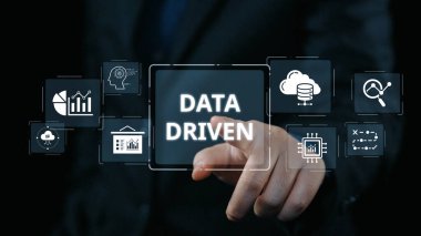 Veri güdümlü karar verme işi analitik, veri toplama ve yapay zeka sistemleri yoluyla güçlendirir. Veri güdümlü araçlar veri işleme ve veri görselleştirmesini veri platformları boyunca destekler. Elide