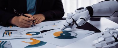 İnsan görüşünü yapay zeka analiziyle birleştirerek, bir proje grubu büyüme için yeni yollar, belirleyici bir rekabet avantajı için ince ayar önerileri ortaya çıkarıyor. Noogenesis Yapay Zeka