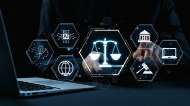 Adalet ölçeğini gösteren fütürist dijital hukuk arayüzü, dijital hukukun altını çizen, AI uyumu, dijital hukuk sistemleri ve güvenli yönetim için dijital hukuk düzenlemeleri. Elide