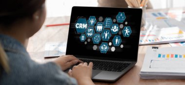 CRM işletme ve işletme için canlı bilgisayarda müşteri ilişkileri yönetim sistemi