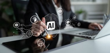 LLM 'de yapay zeka asistanı, büyük veriler, makine öğrenimi ve üretken yapay zeka gücü gelişmiş iş uygulamaları için ajanssal yapay zekayı destekliyor. Latch