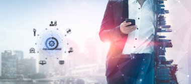 Çevik geliştirme için takımları ve çevik planlamayı kullanan çevik proje yönetimi. Çevik olmak, modern iş akışlarına göre esneklik, işbirliği ve sürekli gelişime olanak sağlar. Eğri