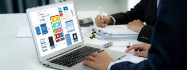 Hareketli mobil uygulama ve web sitesi için UX UI tasarım süreci. Profesyonel uygulama geliştiricisi için kablo grafiğinin yaratıcı prototipi .