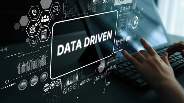 Klavyede, Dijital Arayüz ve İş Sezgileri ve Analizi İçin Grafiksel Elementlerle Klavye Yazıyor. Asemptotik akıllı veri analitiği.