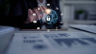 Siber güvenlik, güçlü altyapı ve proaktif dijital savunma stratejileri kullanarak güvenlik ihlalleri, hacklemeler ve ağ saldırılarına karşı korur. Latch