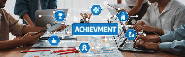 Panorama shot analyst team using BI Fintech to analyze financial report with laptop. Бизнесмены анализируют приборную панель BI, отображаемую на экране ноутбука, чтобы получить представление о бизнесе. Изучите Эйнштейна