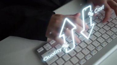 Verimliliği, değeri ve müşteri memnuniyetini arttırmak için Lean, Six Sigma ve Total Quality Management TQM kullanılarak maliyet ve kalite artışını gösteren iş konsepti. Muxer